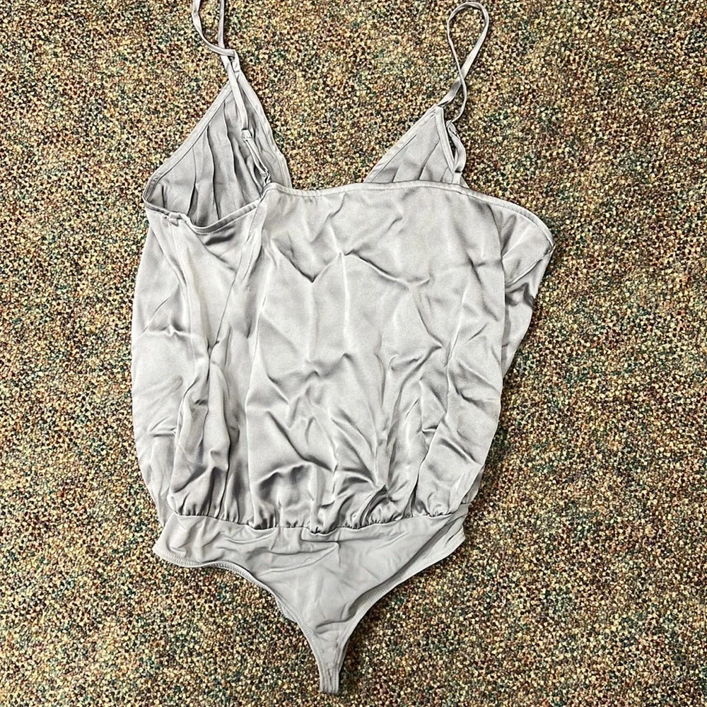 Express Medium grey low cut bodysuit blouse - Picture 4 of 4